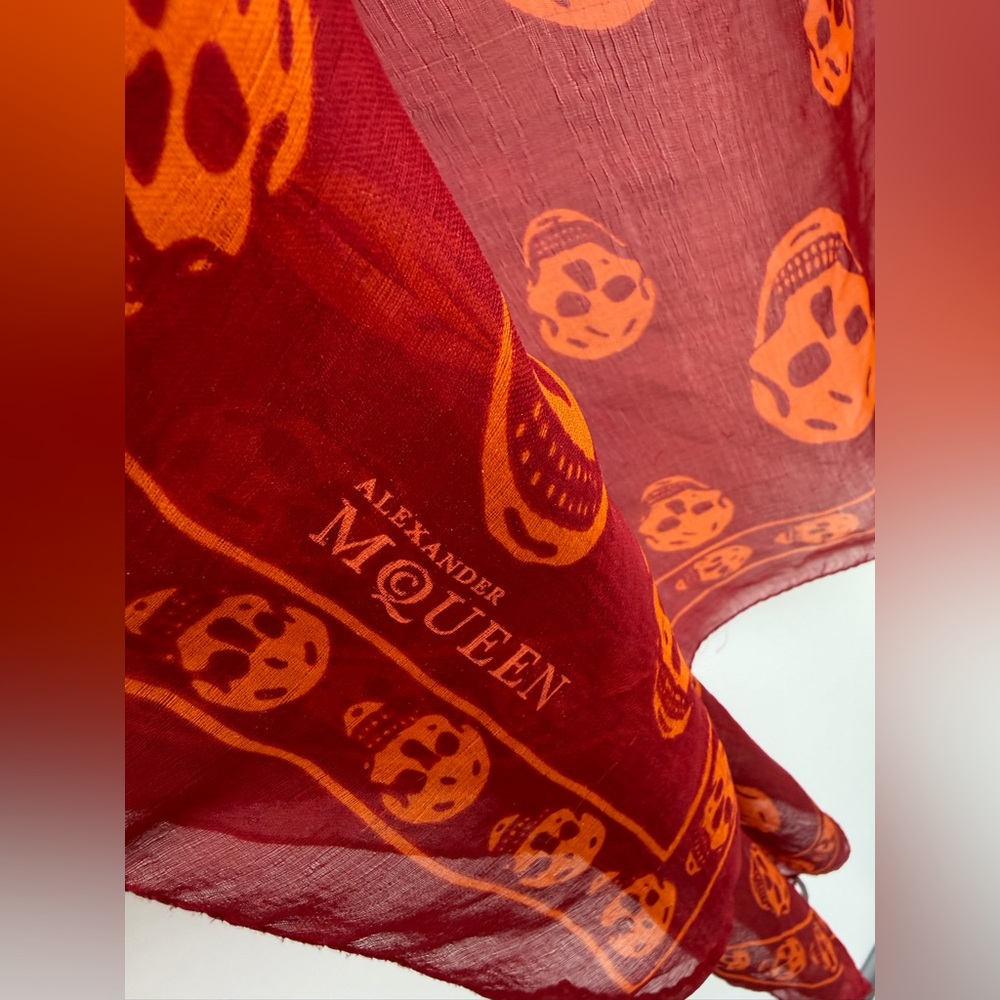 Authentic Alexander McQueen Red & Orange Skull Silk Chiffon Scarf Iconic Design - Picture 4 of 9